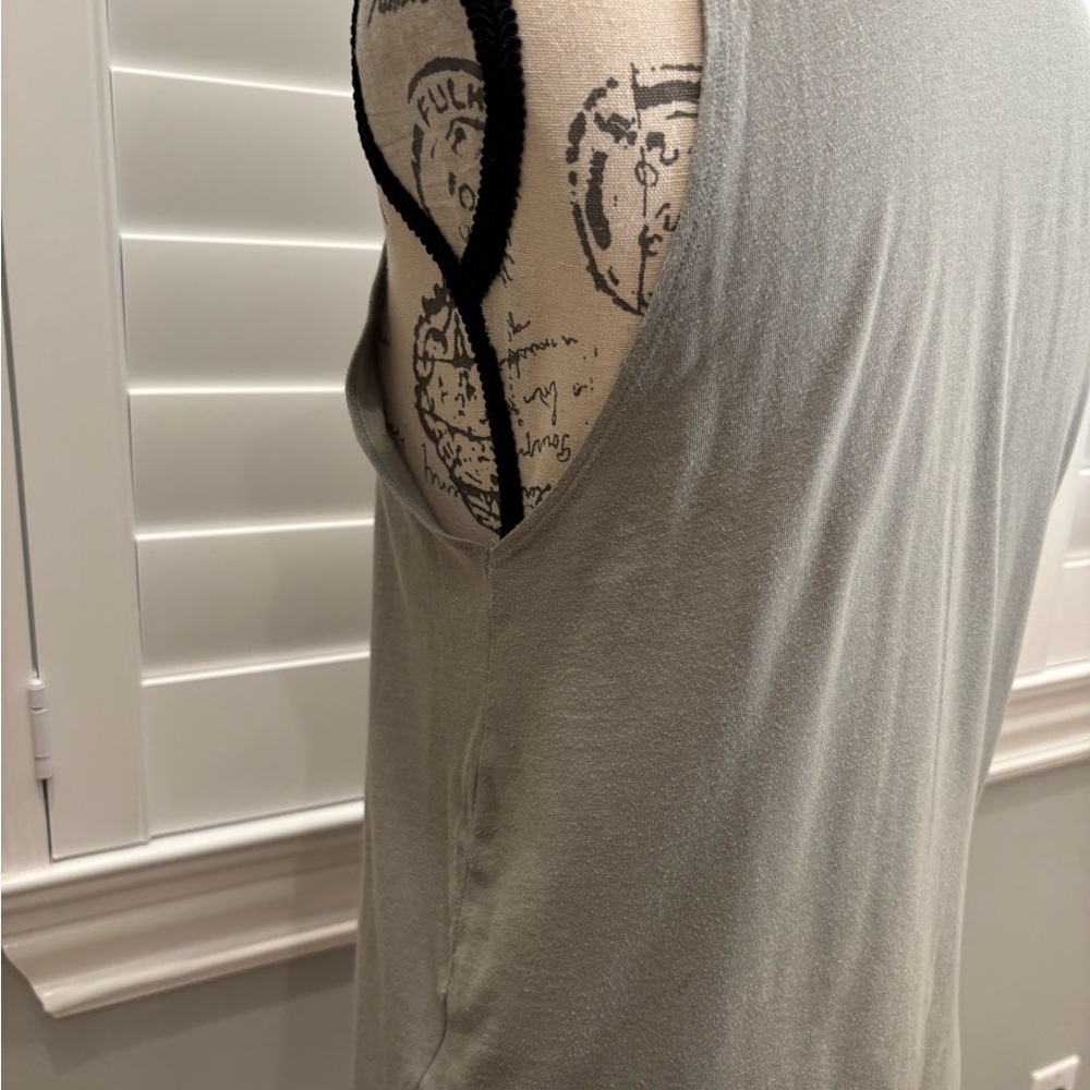 Under Armour Charcoal Athletic Tank - Picture 3 of 4